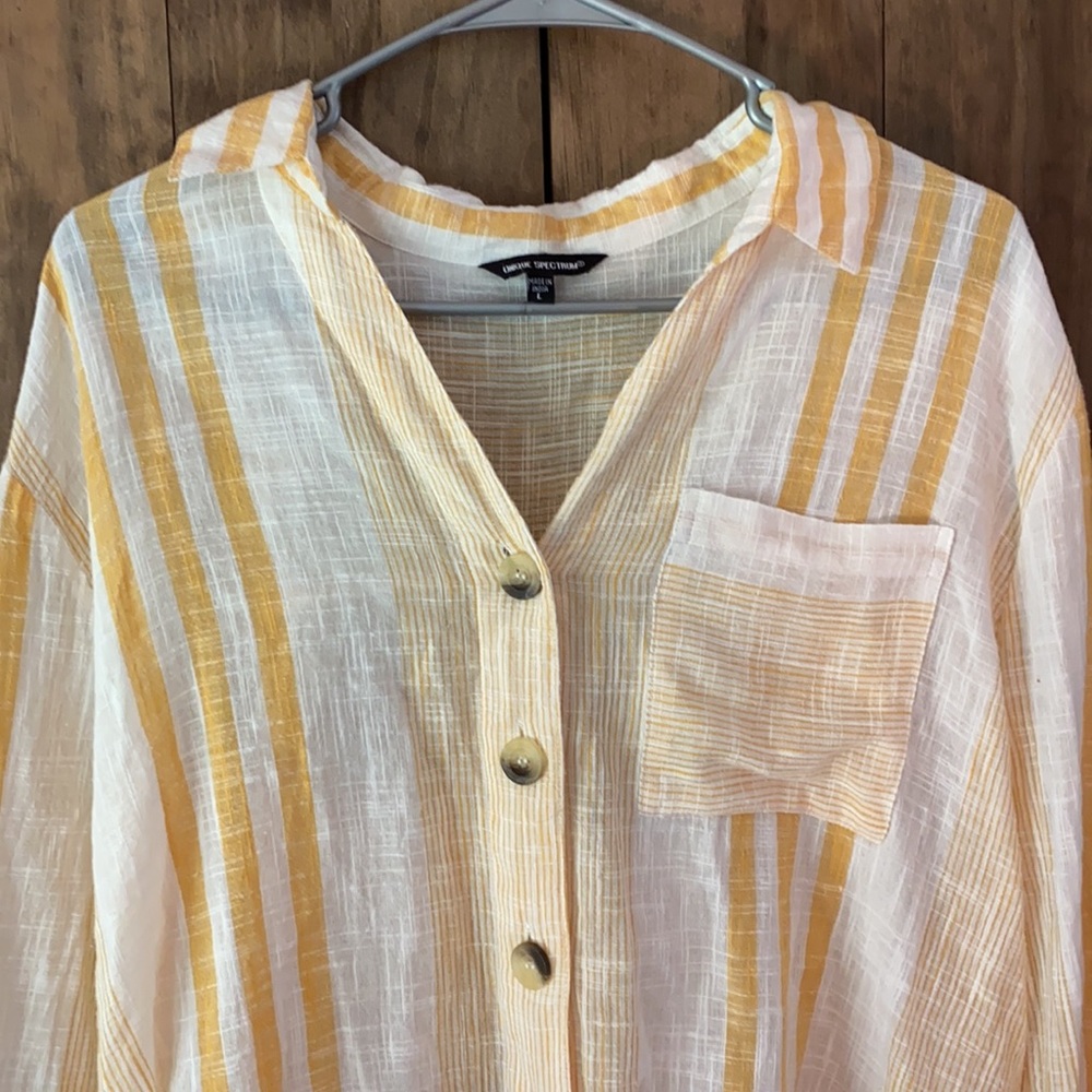 Unique Spectrum Linen Front-Button ShortSleeve Top - Picture 3 of 9